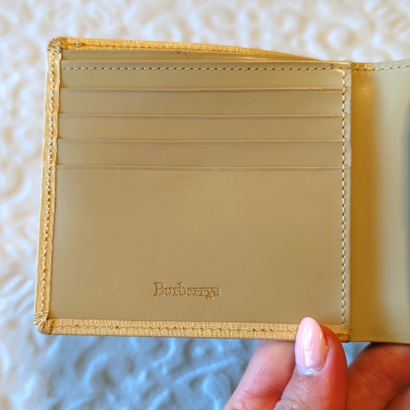 BURBERRYS Cream Leather Authentic Vintage Bifold Wallet - RARE Color! - Picture 3 of 14